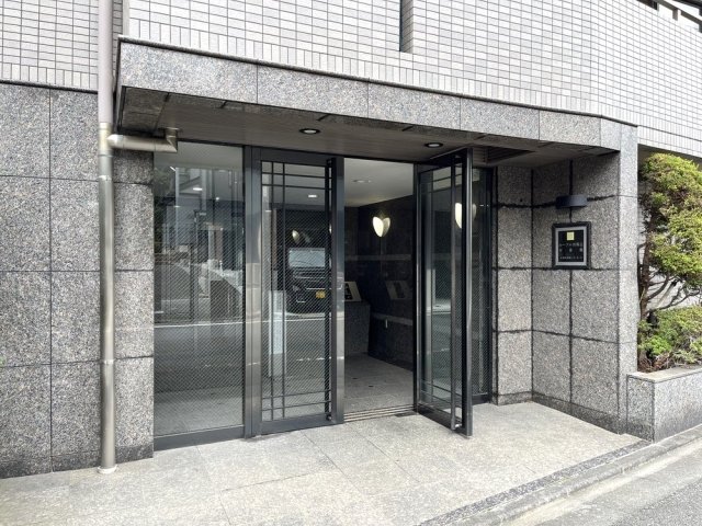 24/28 エントランス