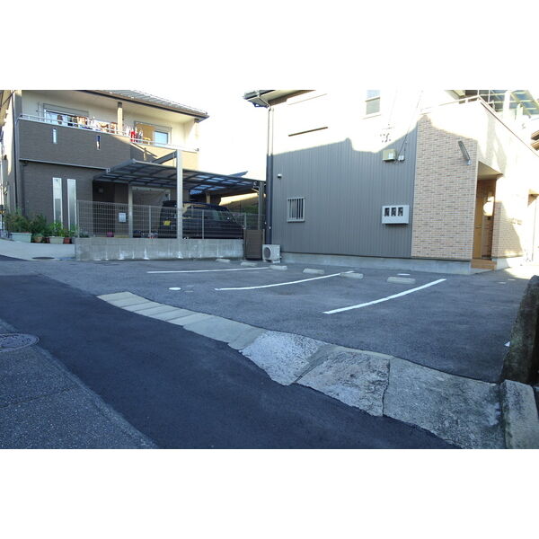 2/2 駐車場