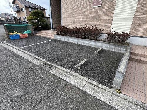 13/14 駐車場