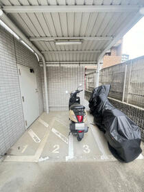 16/16 駐車場