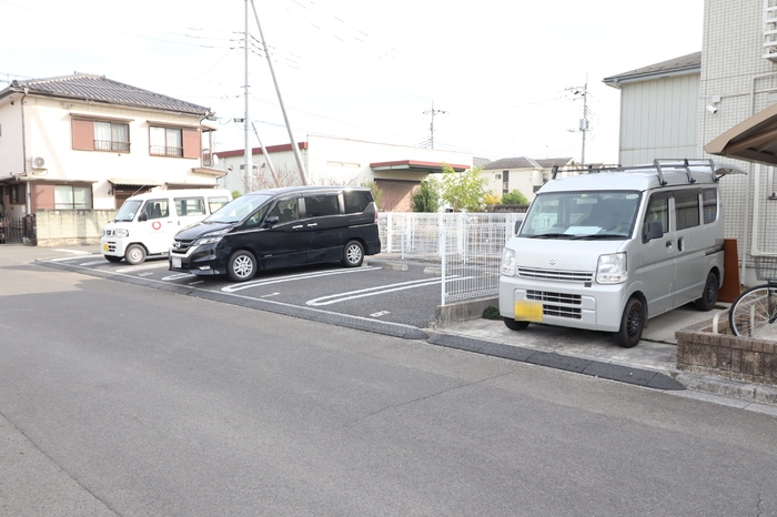 18/18 駐車場