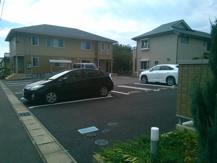 13/13 駐車場