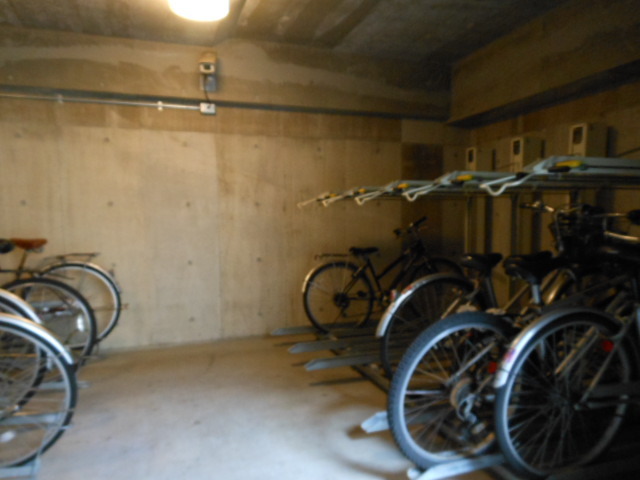 27/30 駐車場