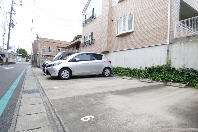 22/27 駐車場