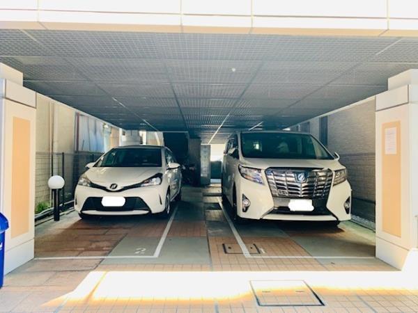 27/30 駐車場