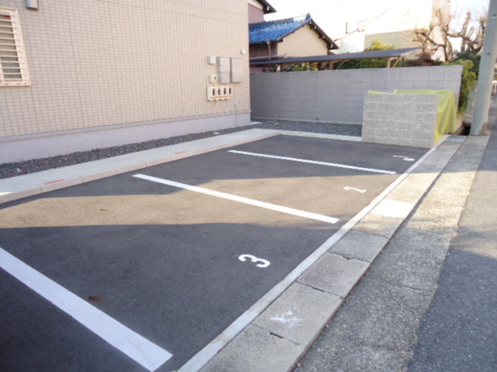 16/18 駐車場