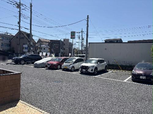 14/14 駐車場