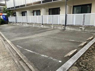 13/14 駐車場