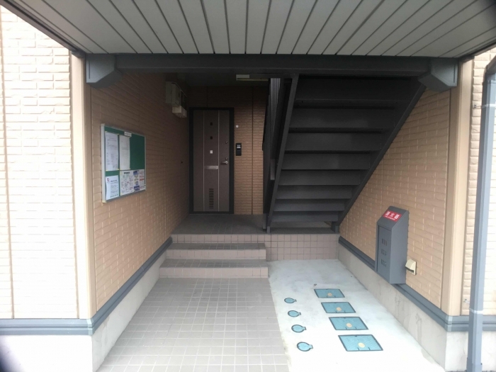 18/21 エントランス