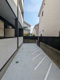 16/16 駐車場