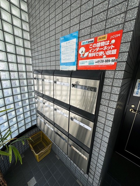 27/27 エントランス