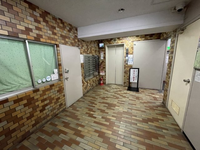 16/16 エントランス