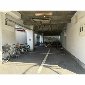 15/15 駐車場