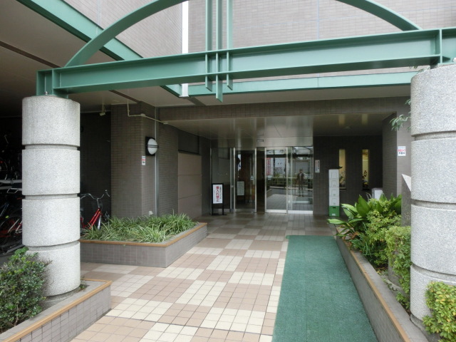 18/19 エントランス