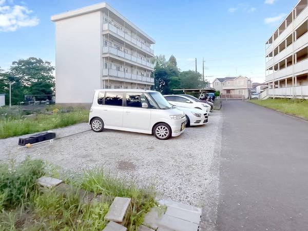 14/14 駐車場