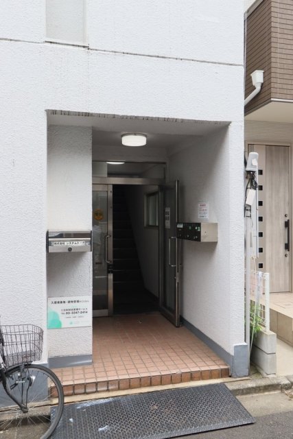 24/30 エントランス