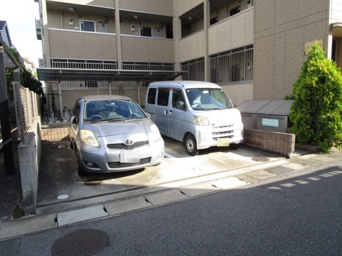 17/18 駐車場