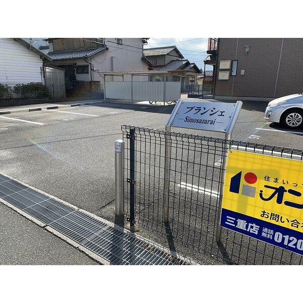 14/14 駐車場