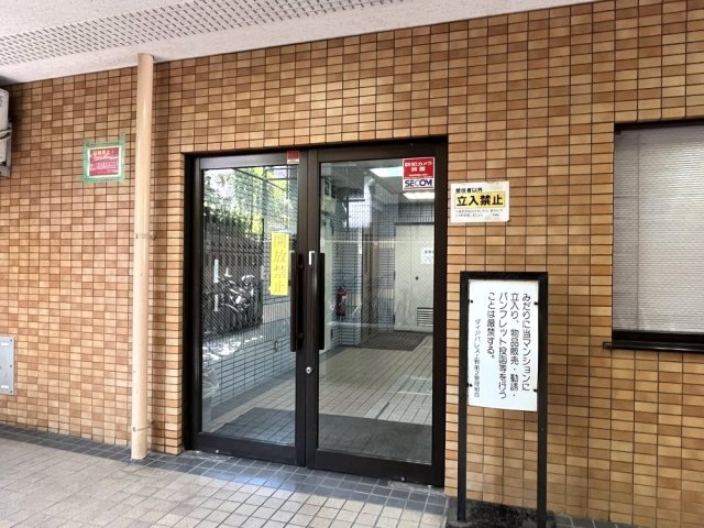 21/22 エントランス