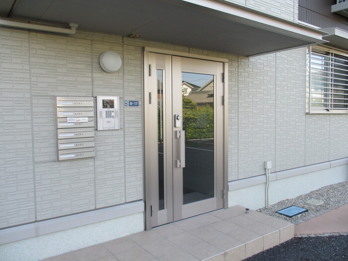 18/19 エントランス