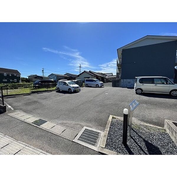 17/17 駐車場