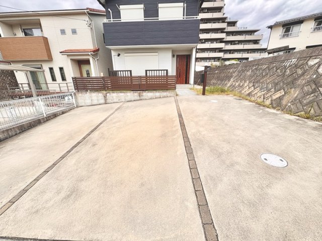18/18 駐車場