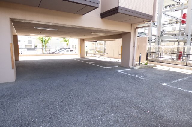 22/28 駐車場