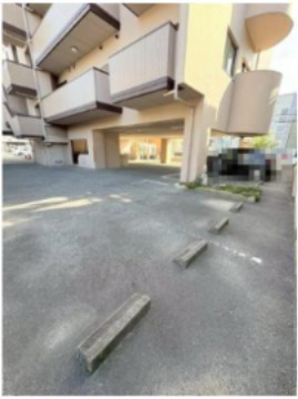 23/28 駐車場