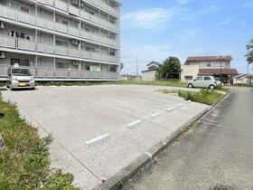 16/16 駐車場