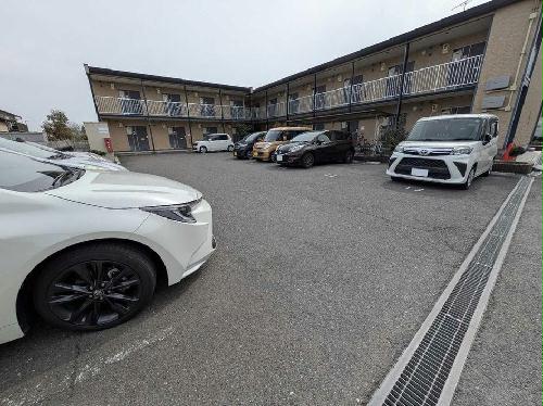 13/14 駐車場