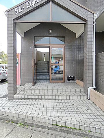 21/22 エントランス