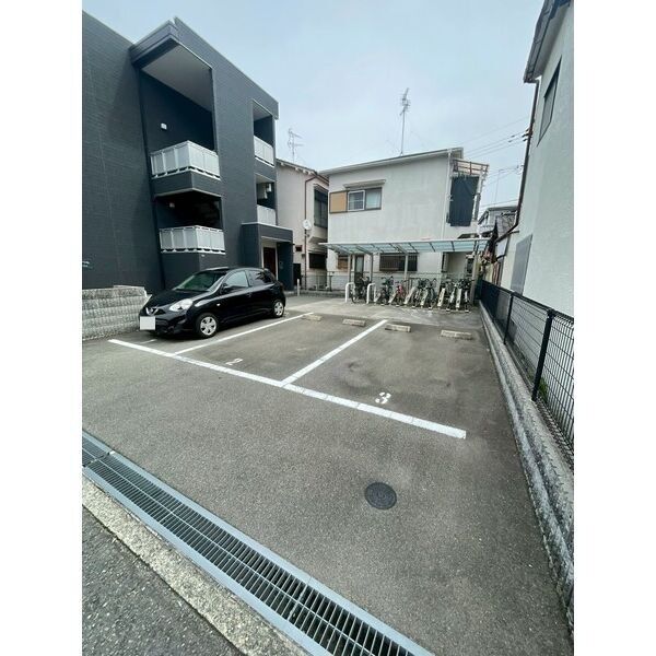13/13 駐車場