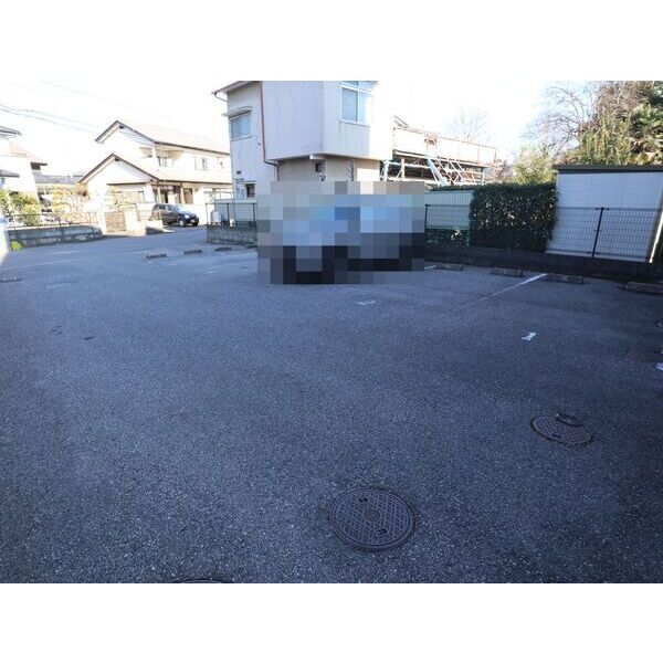 20/29 駐車場