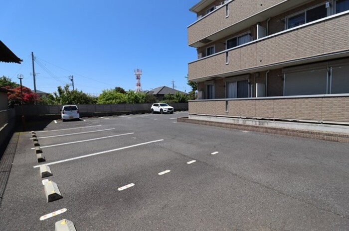 3/3 駐車場