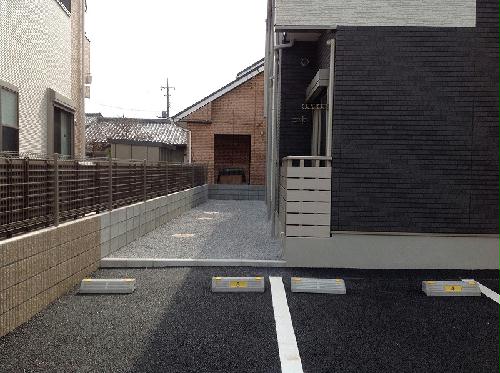 14/14 駐車場
