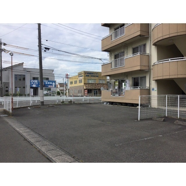 27/30 駐車場