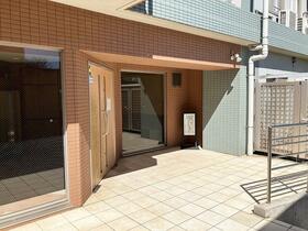 16/16 エントランス
