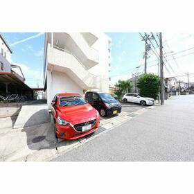 16/16 駐車場