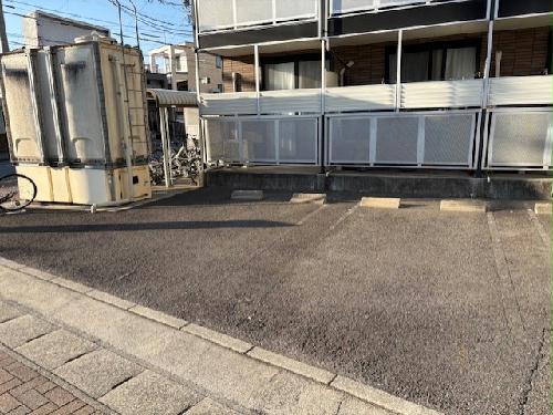 14/14 駐車場