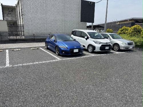 13/13 駐車場