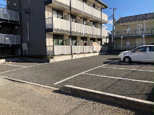 14/14 駐車場