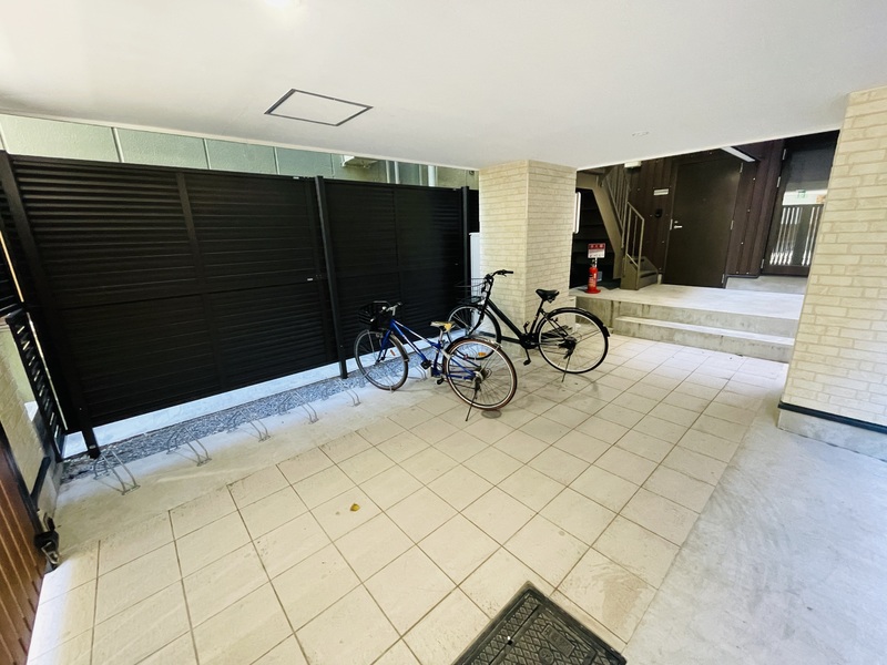18/18 駐車場