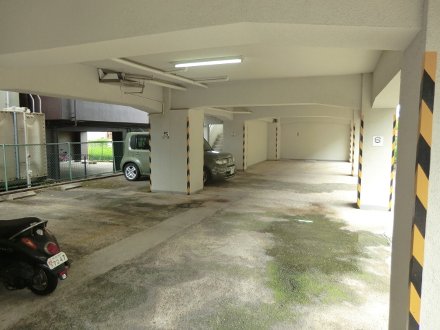 22/30 駐車場