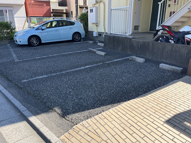 15/15 駐車場