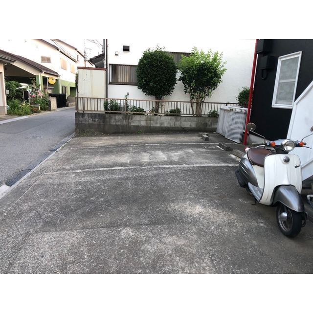 20/20 駐車場
