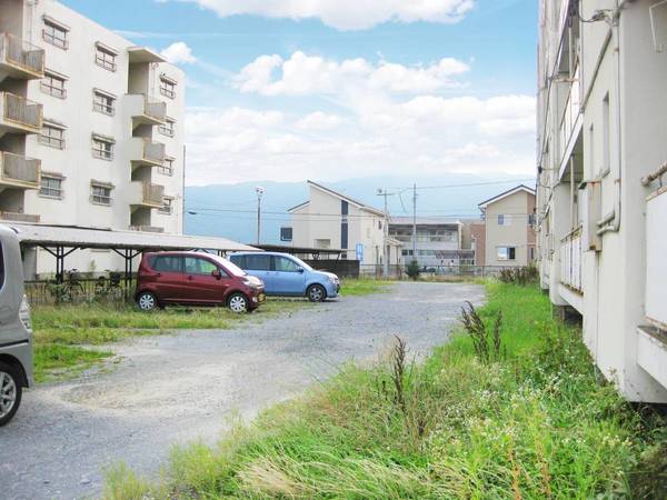 17/17 駐車場
