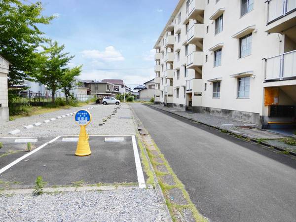 16/16 駐車場