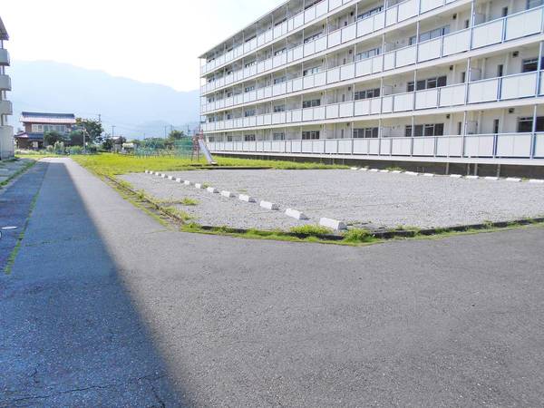 17/17 駐車場