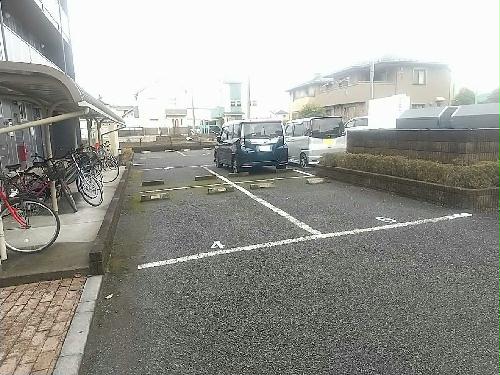 13/16 駐車場