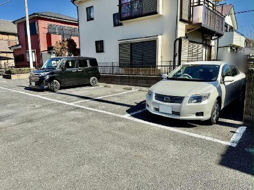 13/13 駐車場